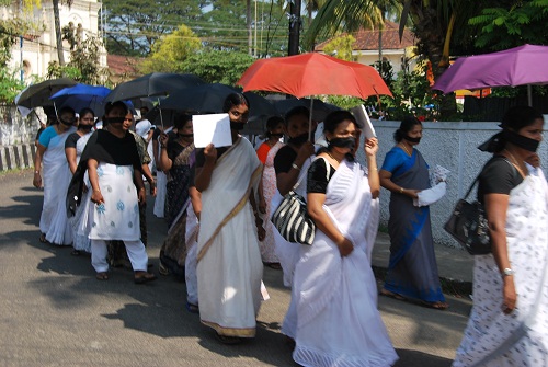 manifestazione femminile a Fort Cochin
