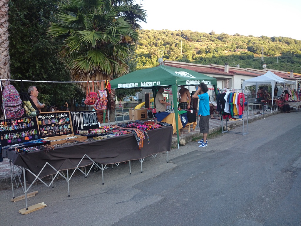 bancarelle e prodotti tipici sardi sardinia reggae festival